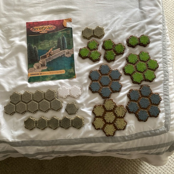 Heroscape Other - Heroscape 1hex Grass 1 hex dirt 2 hex water and more
